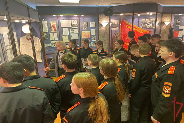 В Центре профессиональной подготовки росгвардейцев прошел День открытых дверей для московских школьников  