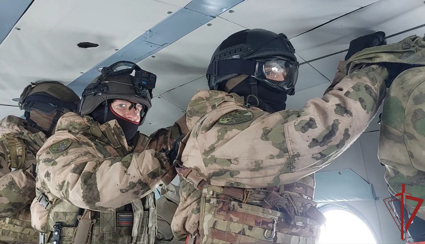 Столичный спецназ Росгвардии принял участие в ведомственном тренировочном сборе по десантной подготовке в Подмосковье