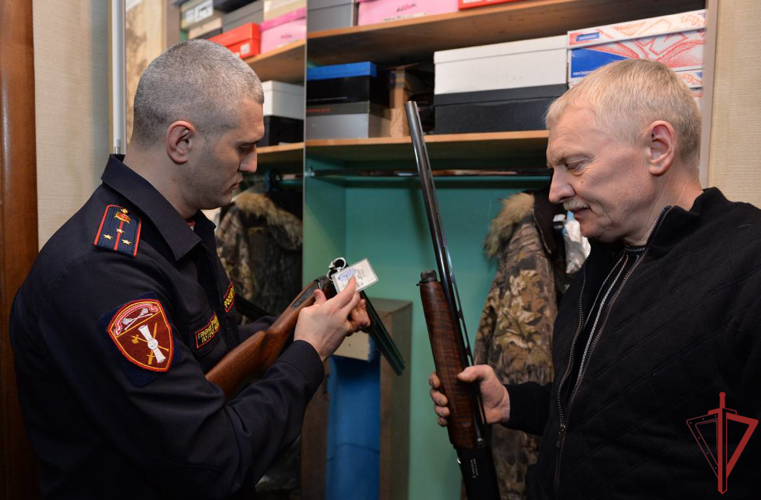 Росгвардия проверяет владельцев гражданского оружия в Москве