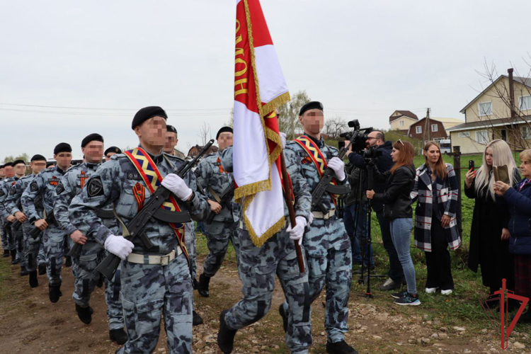Столичные росгвардейцы поздравили ветерана Великой Отечественной войны со 100-летним юбилеем