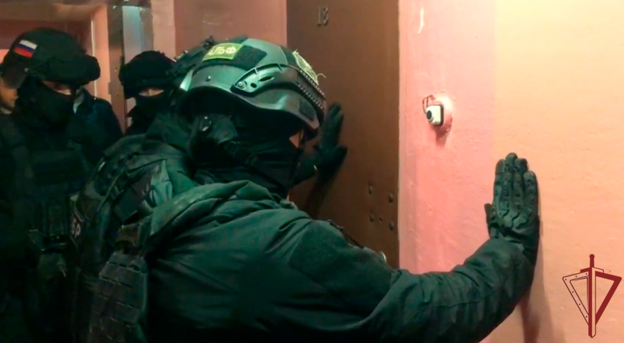 При силовой поддержке столичного спецназа Росгвардии задержали подозреваемых в мошенничестве