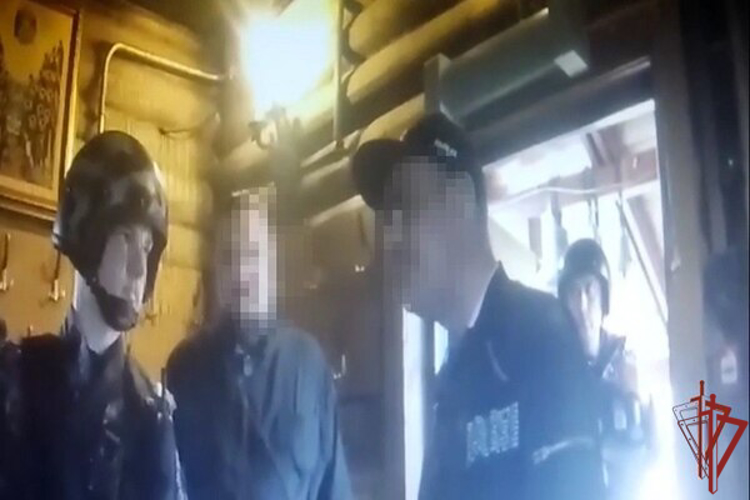 Росгвардейцы задержали дебошира, угрожавшего поджечь храм в Зеленограде (видео)