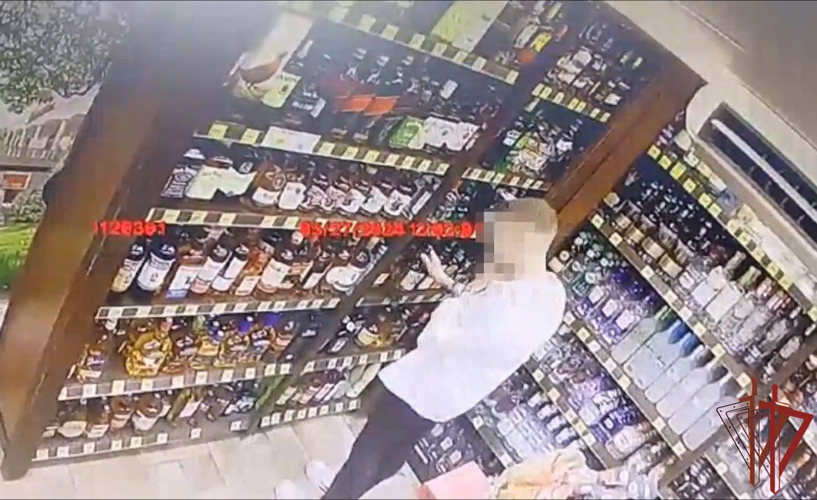 Столичные Росгвардейцы задержали мужчину, подозреваемого в краже алкоголя 
