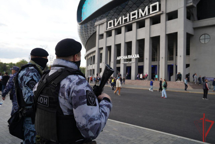Росгвардейцы обеспечили безопасность матчей по футболу 26-го тура РПЛ в Москве