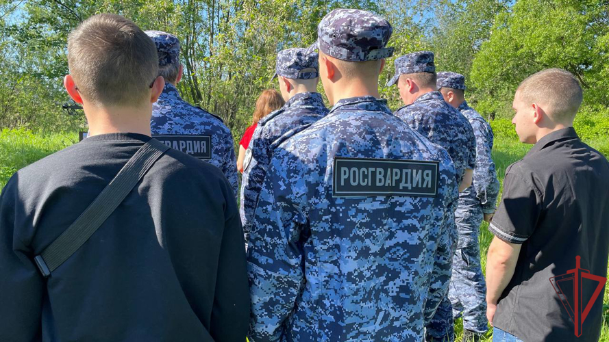 Столичные росгвардейцы почтили память товарища в годовщину его гибели