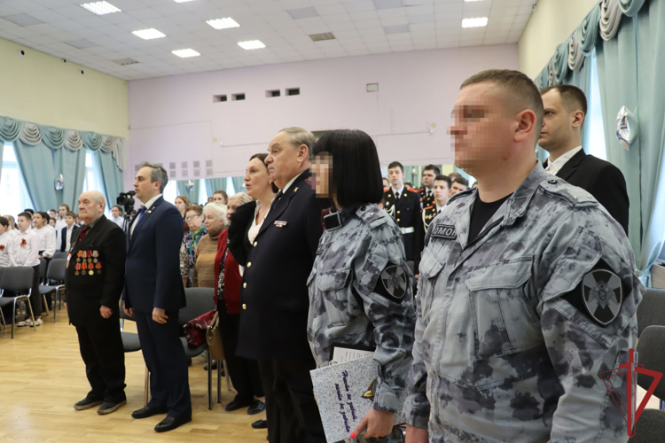 Парту Героя с именем бойца ОМОН «Авангард» открыли в московской школе