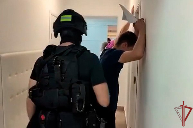 При силовой поддержке СОБР Росгвардии задержана группировка, продающая психотропы в Москве
