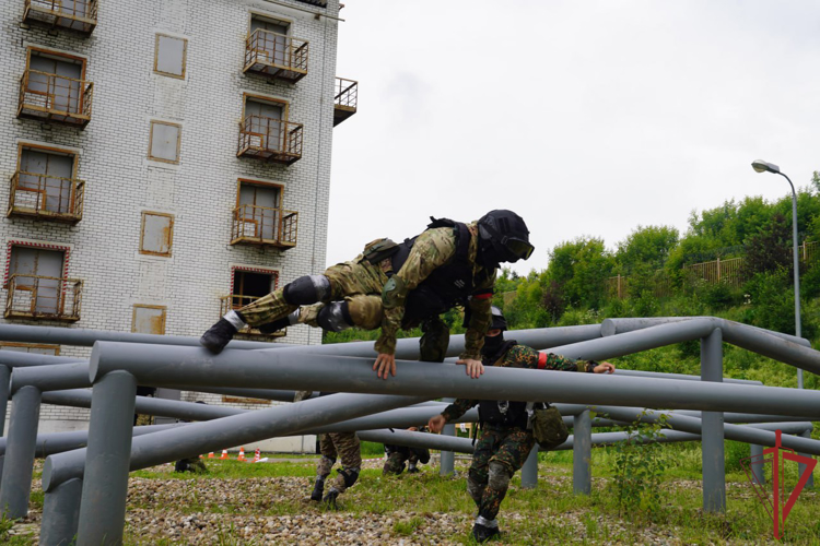 Росгвардейцы провели соревнования по военно-прикладным видам спорта в Москве