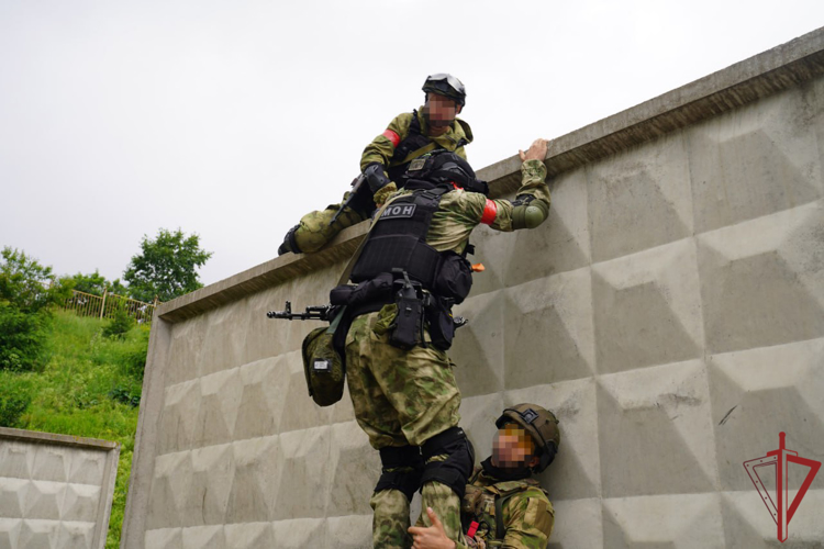 Росгвардейцы провели соревнования по военно-прикладным видам спорта в Москве