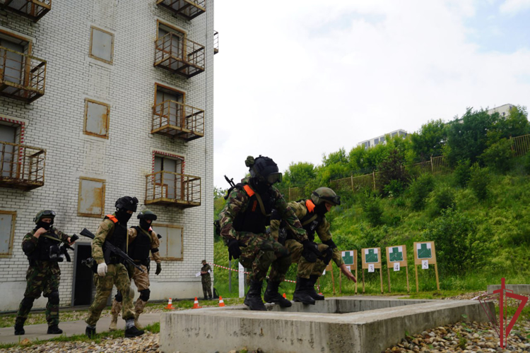 Росгвардейцы провели соревнования по военно-прикладным видам спорта в Москве