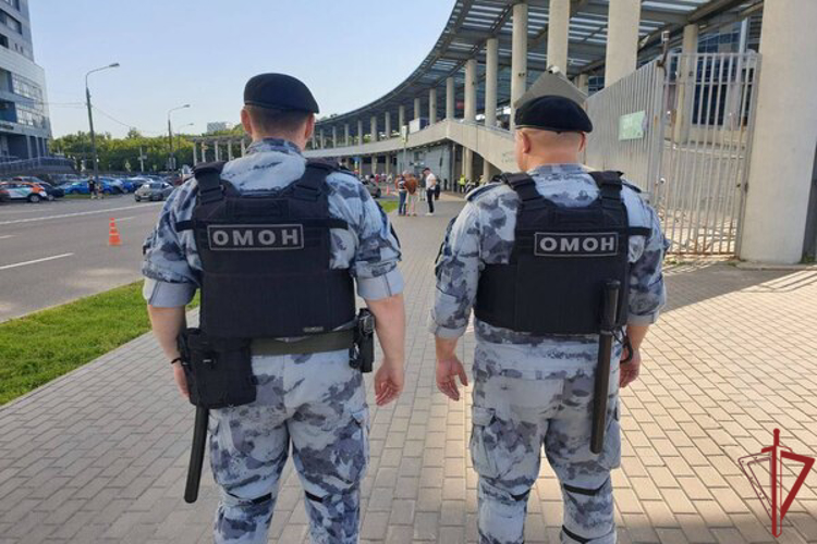 Охрану общественного порядка и безопасность на  футбольном матче в Москве обеспечила Росгвардия