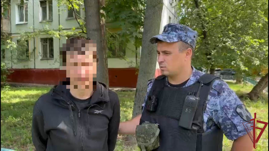 СОТРУДНИКИ ВНЕВЕДОМСТВЕННОЙ ОХРАНЫ ЗАДЕРЖАЛИ МУЖЧИНУ С НАРКОТИКАМИ В МОСКВЕ 