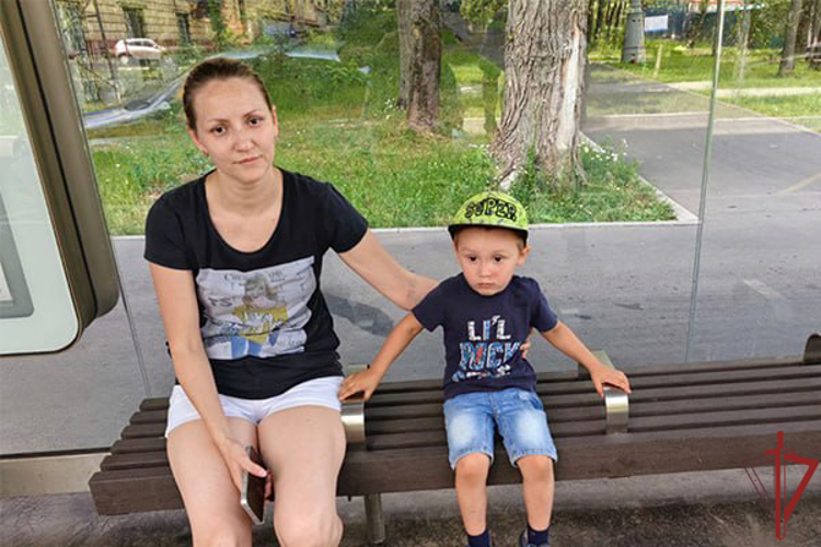 Сотрудники Росгвардии разыскали 3-летнего мальчика, который потерялся в Москве 