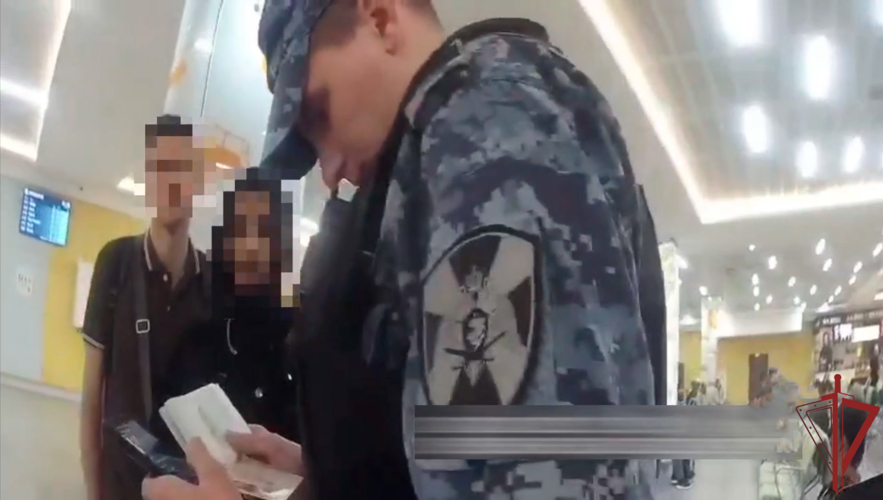 В Москве сотрудники Росгвардии задержали иностранку,находившуюся в федеральном розыске