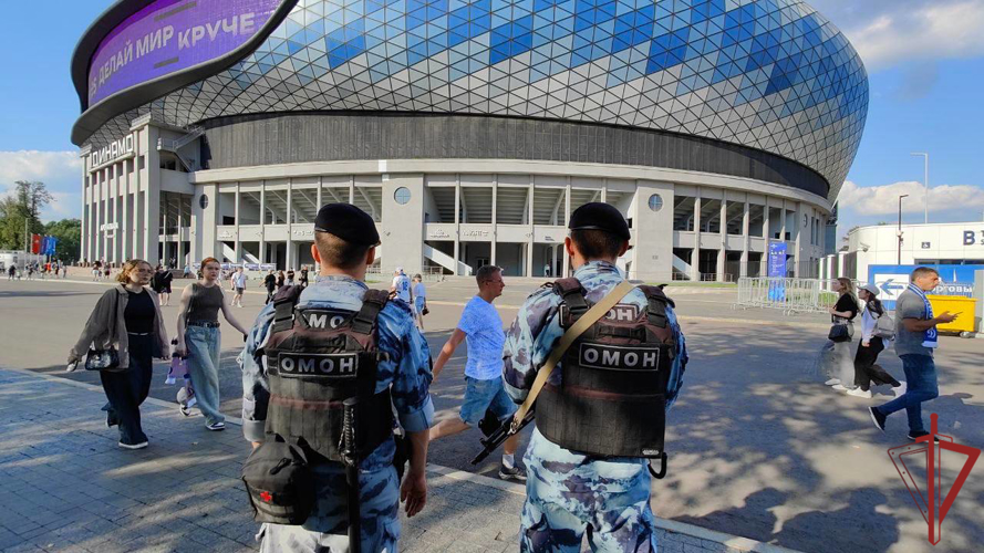 Правопорядок на футбольных матчах РПЛ обеспечили росгвардейцы в Москве