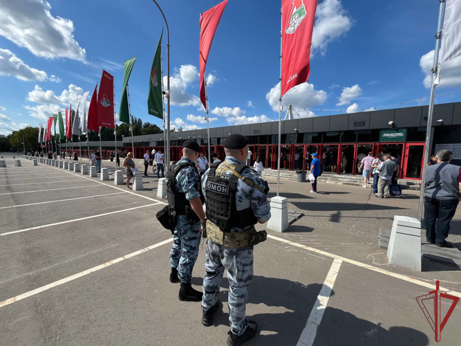 Росгвардейцы обеспечили безопасность на футбольных матчах РПЛ в Москве 