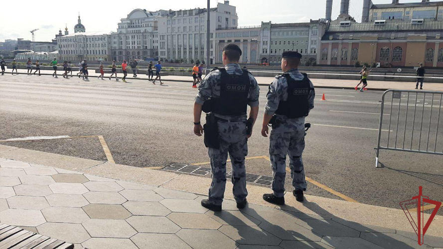 Росгвардия обеспечила безопасность при проведении  полумарафона в Москве 