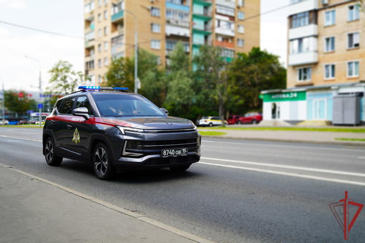 Сотрудники вневедомственной охраны Главного управления Росгвардии по городу Москве задержали двух мужчин, подозреваемых в незаконном хранении наркотиков 