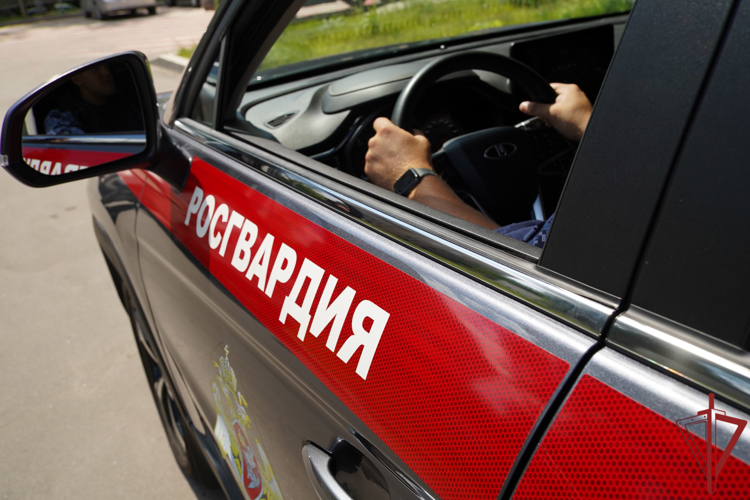 Столичные росгвардейцы задержали мужчину, подозреваемого в хранении наркотиков 
