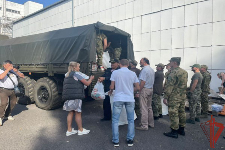 ГУМАНИТАРНУЮ ПОМОЩЬ ДОСТАВИЛИ В КУРСК ВЕТЕРАНЫ РОСГВАРДИИ ИЗ МОСКВЫ