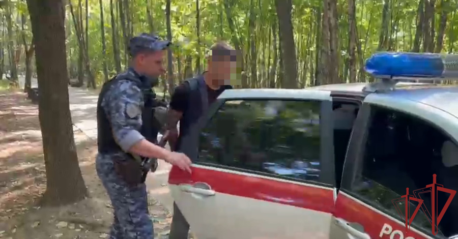 Росгвардейцы задержали мужчину с крупной партией наркотиков в Москве