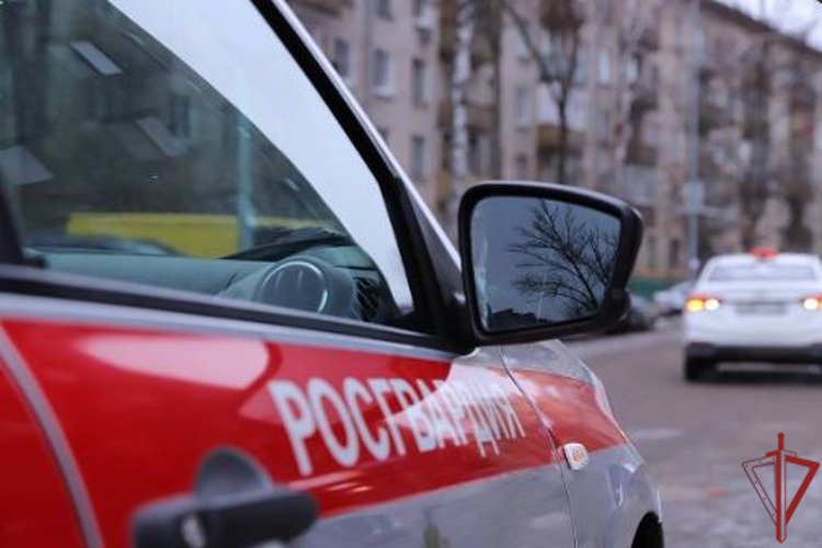 СОТРУДНИКИ РОСГВАРДИИ ЗАДЕРЖАЛИ МУЖЧИНУ ЗА ХРАНЕНИЕ НАРКОТИКОВ В МОСКВЕ 