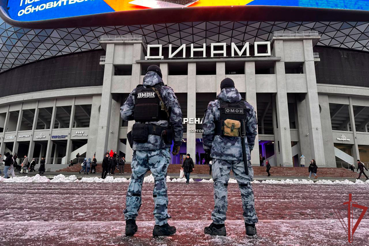 Сотрудники Росгвардии обеспечили правопорядок на хоккейном матче в Москве 