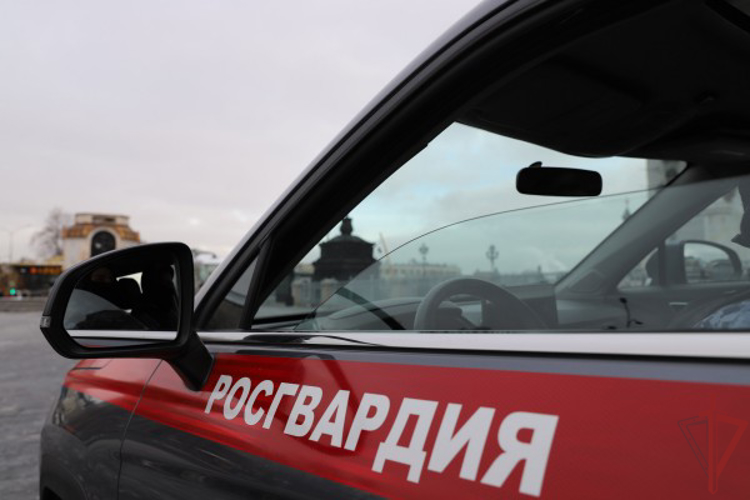 Сотрудники Росгвардии задержали подозреваемого в незаконном обороте наркотиков на севере Москвы