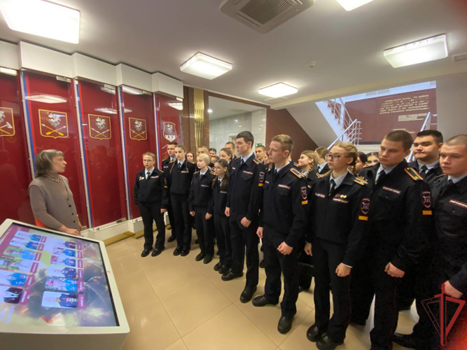 Московские курсанты посетили Центральный музей Росгвардии по приглашению спецназовцев