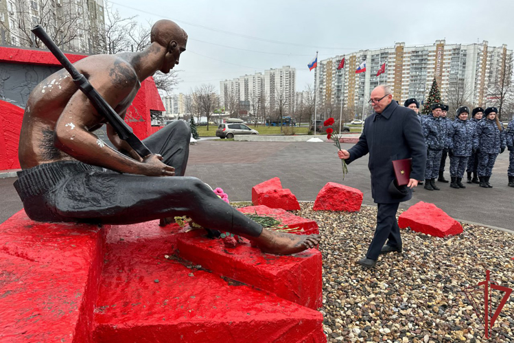 В День неизвестного солдата столичные росгвардейцы приняли участие в памятных мероприятиях