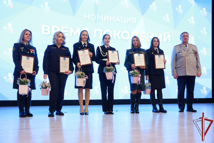 Сотрудницы столичного главка Росгвардии приняли участие в Московском форуме «Связь поколений»