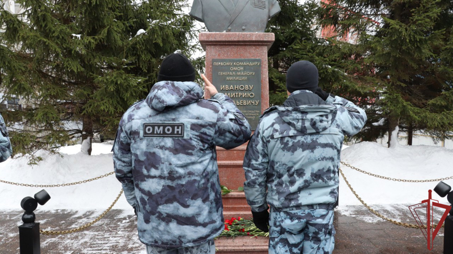 В московском ОМОН «Авангард» почтили память первого командира отряда