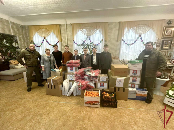 Cтоличные росгвардейцы поздравили с Новым годом детей Луганской Народной Республики