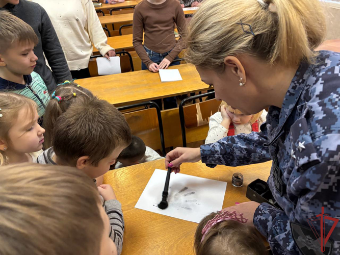 Столичные росгвардейцы организовали для детей квест-экскурсию «Дорога к чудесам» (видео)
