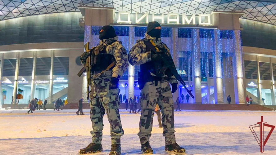 Военнослужащие и сотрудники Росгвардии обеспечили правопорядок на матче КХЛ в Москве