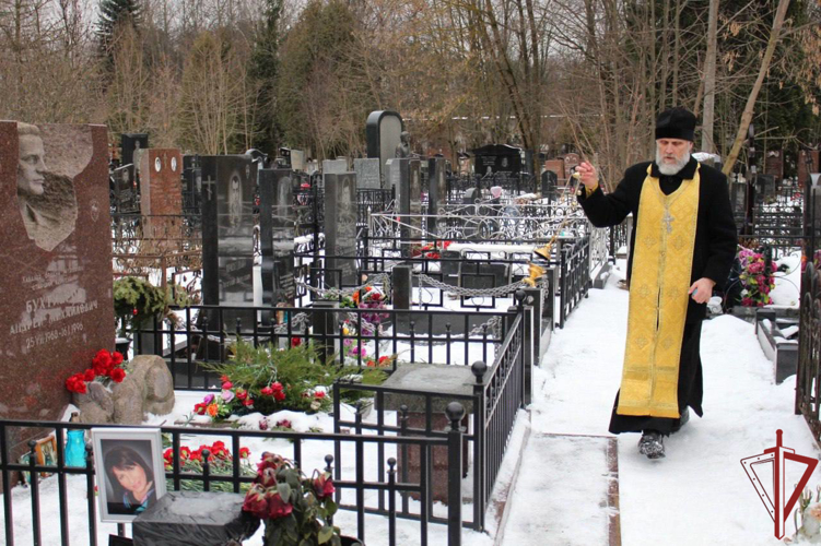 Офицеры столичного СОБР почтили память погибших товарищей