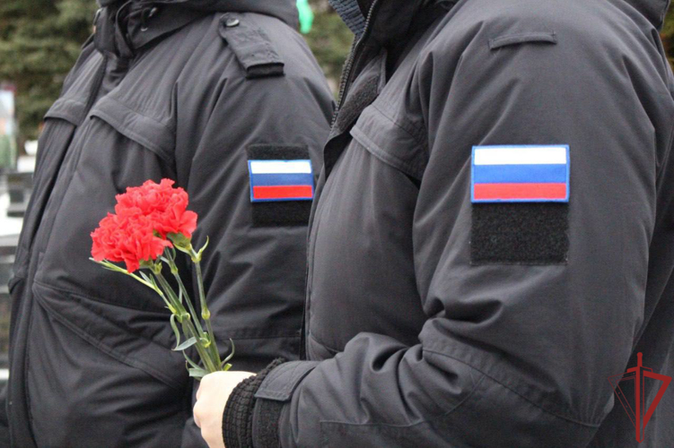 Офицеры столичного СОБР почтили память погибших товарищей