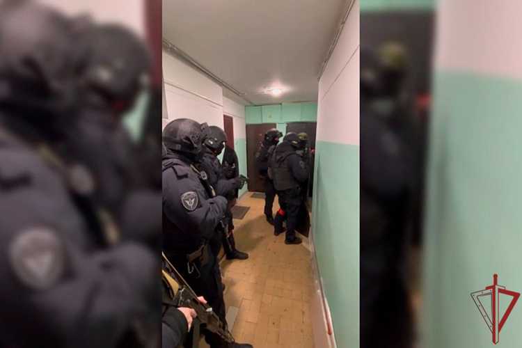При силовой поддержке столичного спецназа Росгвардии задержан поджигатель релейного шкафа (видео)