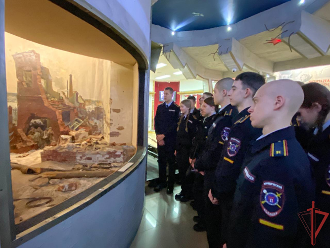 СоСотрудники спецподразделений Росгвардии провели мероприятия для подрастающего поколения, посвящённые снятию блокады Ленинграда