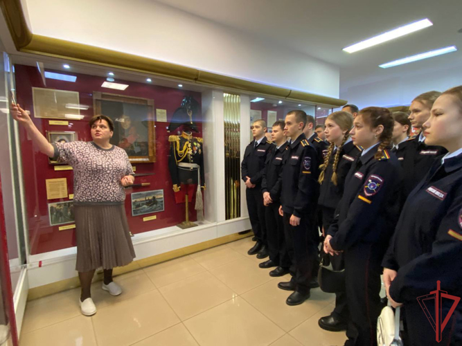 СоСотрудники спецподразделений Росгвардии провели мероприятия для подрастающего поколения, посвящённые снятию блокады Ленинграда