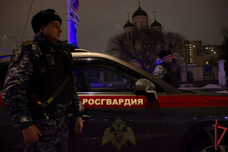 Росгвардейцы обеспечили безопасность рождественских богослужений в Москве