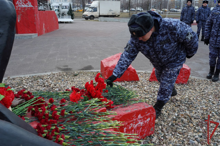 Сотрудники столичного главка Росгвардии почтили память воинов-интернационалистов (видео)