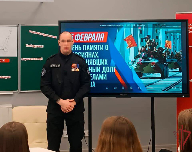 Сотрудник Росгвардии провел урок мужества для школьников в Подмосковье
