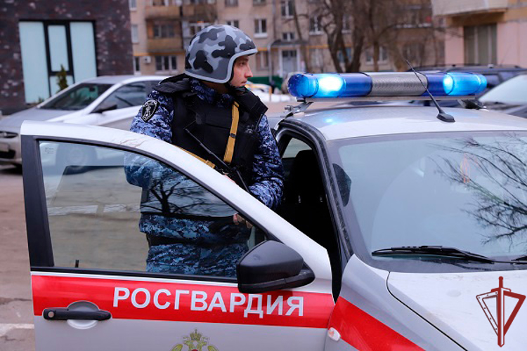 Столичные росгвардейцы задержали посетителя компьютерного клуба с наркотиками 