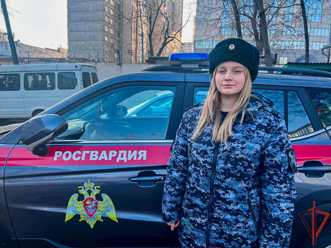 Сегодня участницей акции «Всегда в форме» стала сотрудница вневедомственной охраны полицейский комендантской группы сержант полиции Александра Бурова