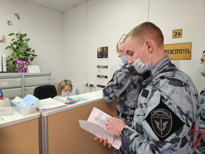Столичные росгвардейцы стали донорами крови для пациентов городской больницы (видео)