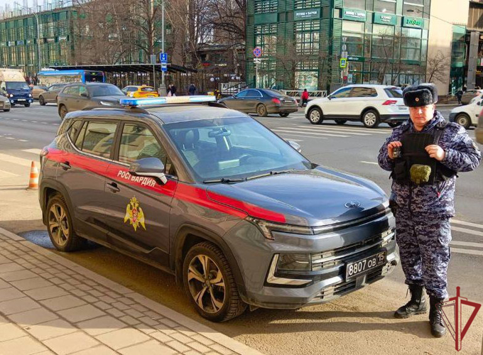 Героем рубрики «Знай наших» стал сотрудник вневедомственной охраны прапорщик полиции Роман Баринов