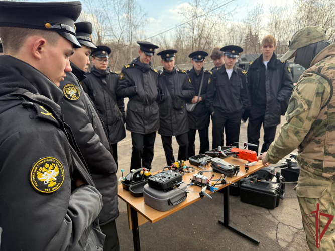 ОМОН «Меч» провёл День открытых дверей для студентов и курсантов московских колледжей в рамках акции «Дни Росгвардии»