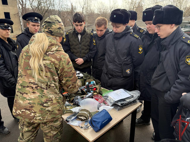ОМОН «Меч» провёл День открытых дверей для студентов и курсантов московских колледжей в рамках акции «Дни Росгвардии»