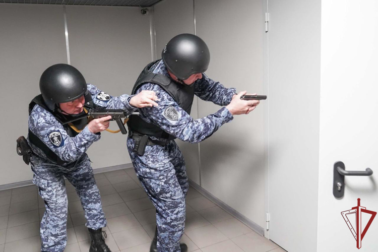 В столичном главке Росгвардии прошли занятия с участниками выездных сборов (видео)